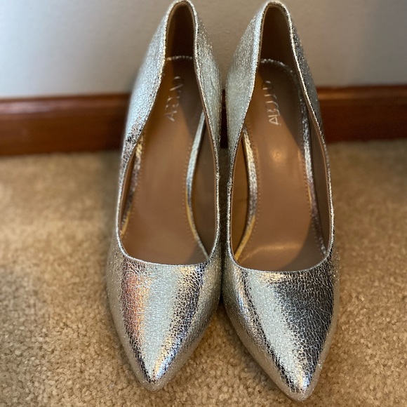 Abound Silver Heels - Picture 1 of 4